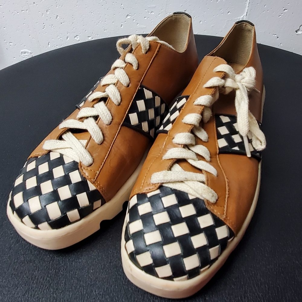 Bernardo Dakota Leather Brown and Black Shoe Sneakers with Retro Design Size 8